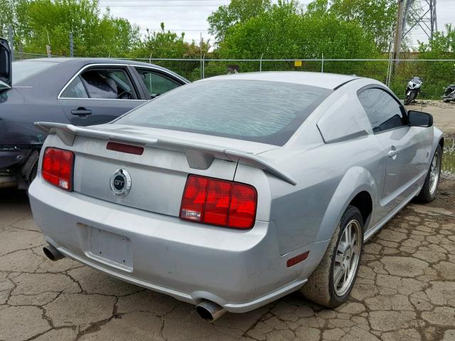 1ZVFT82H465159339 - 2006 FORD MUSTANG GT SILVER photo 4