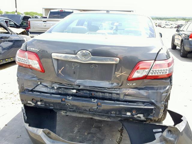 4T4BF3EK5AR047829 - 2010 TOYOTA CAMRY BASE GRAY photo 9