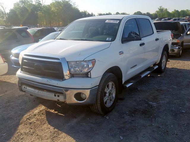 5TFDW5F19BX175712 - 2011 TOYOTA TUNDRA CREWMAX SR5  photo 2