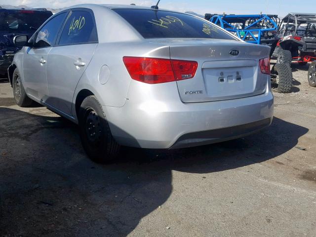 KNAFU4A29B5438119 - 2011 KIA FORTE EX SILVER photo 3