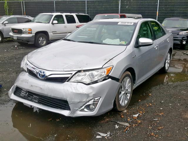 4T1BD1FK5EU115586 - 2014 TOYOTA CAMRY HYBR SILVER photo 2