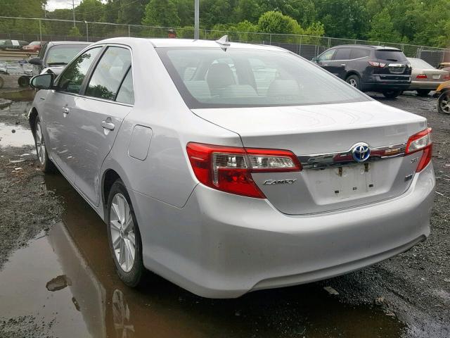 4T1BD1FK5EU115586 - 2014 TOYOTA CAMRY HYBR SILVER photo 3