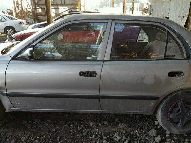 1Y1SK5283WZ426607 - 1998 CHEVROLET GEO PRIZM TAN photo 10