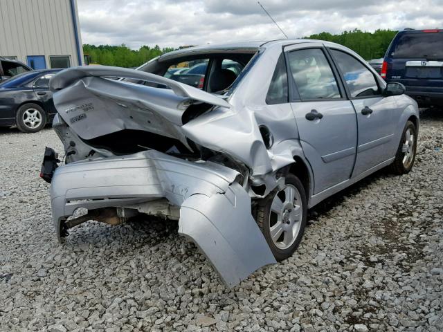 1FAHP34N87W299529 - 2007 FORD FOCUS ZX4 SILVER photo 4