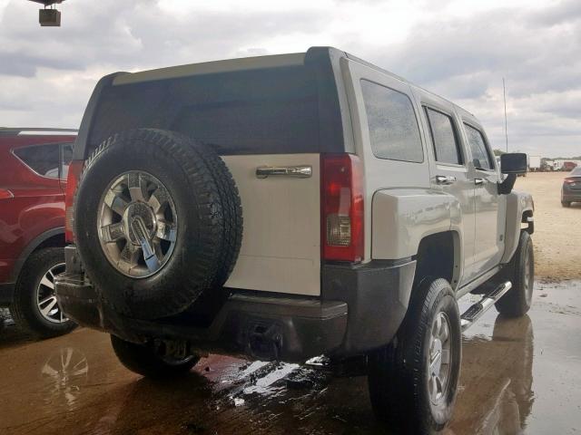 5GTDN13E678109339 - 2007 HUMMER H3 WHITE photo 4