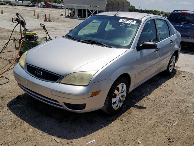 1FAFP34N77W267291 - 2007 FORD FOCUS ZX4 SILVER photo 2