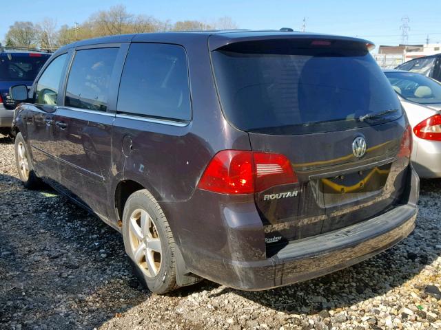 2V4RW3D11AR395622 - 2010 VOLKSWAGEN ROUTAN SE BLACK photo 3