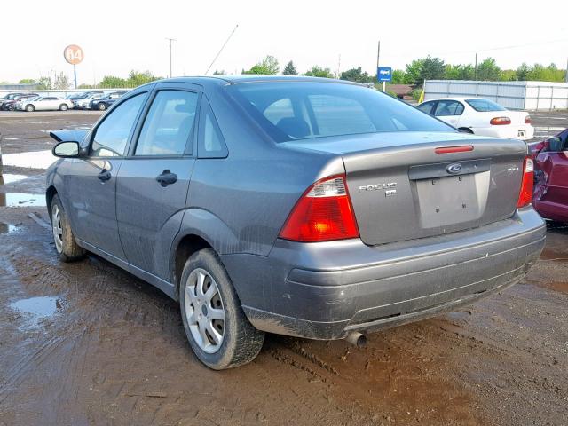 1FAFP34N15W317454 - 2005 FORD FOCUS ZX4 GRAY photo 3