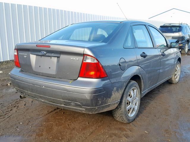 1FAFP34N15W317454 - 2005 FORD FOCUS ZX4 GRAY photo 4