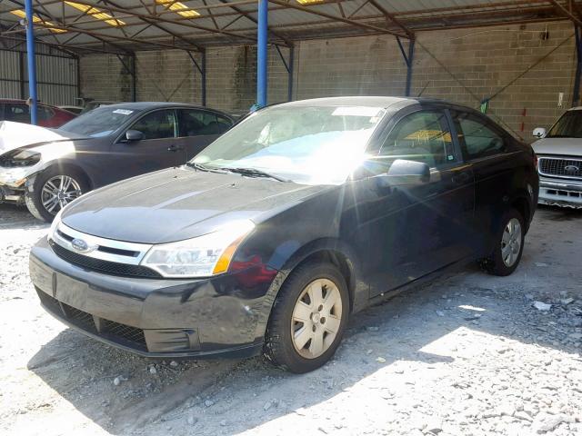 1FAHP32N58W154520 - 2008 FORD FOCUS S/SE BLACK photo 2