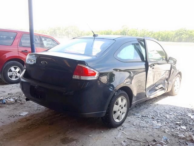 1FAHP32N58W154520 - 2008 FORD FOCUS S/SE BLACK photo 4