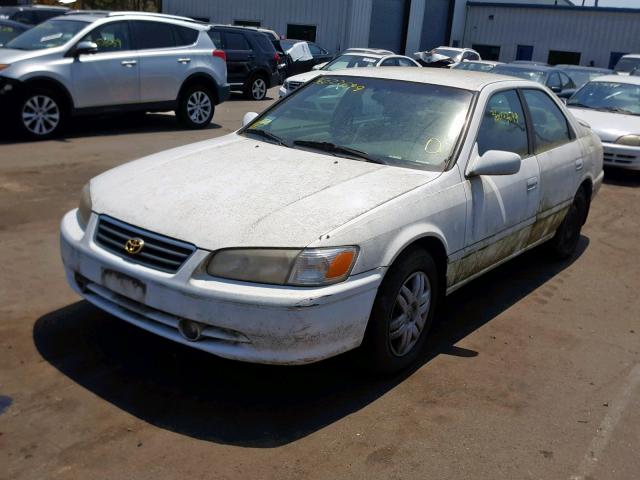 JT2BF22KXY0240744 - 2000 TOYOTA CAMRY CE WHITE photo 2