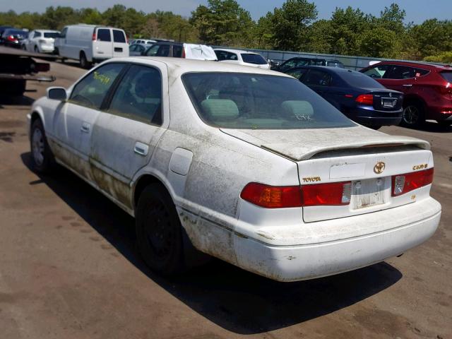 JT2BF22KXY0240744 - 2000 TOYOTA CAMRY CE WHITE photo 3