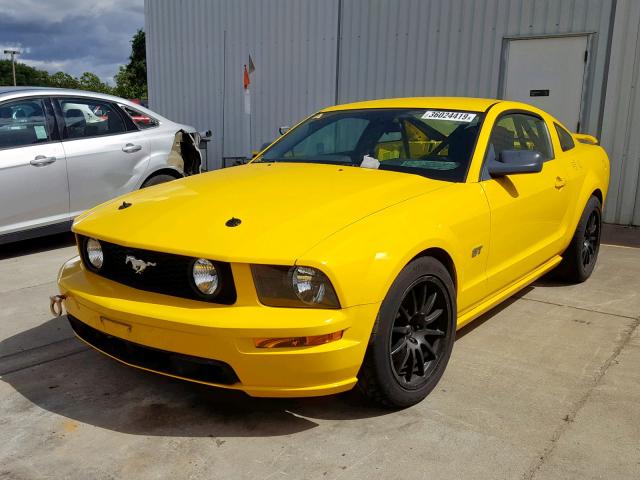 1ZVFT82H265135041 - 2006 FORD MUSTANG GT YELLOW photo 2