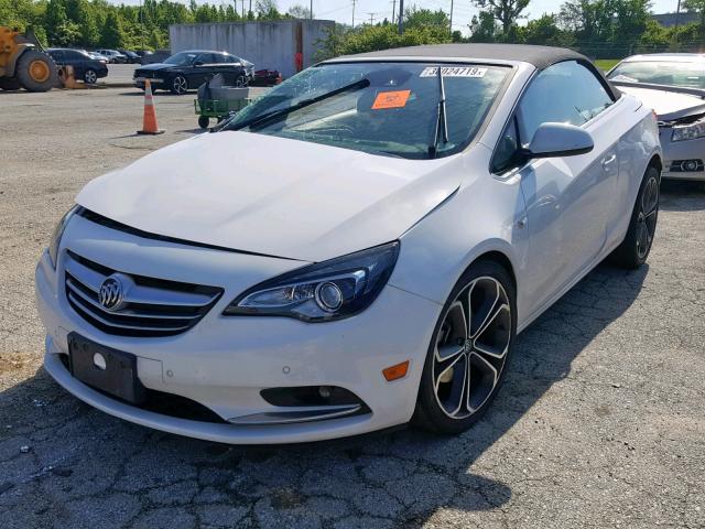 W04WT3N52GG156981 - 2016 BUICK CASCADA PR WHITE photo 2