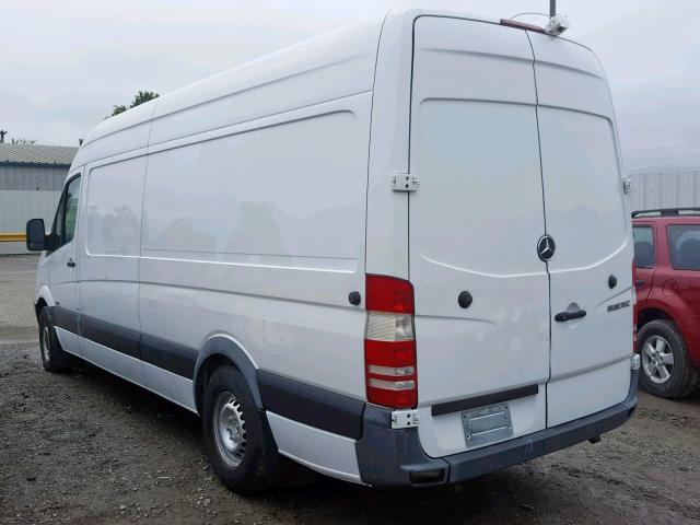 WD3PE8CB2B5594523 - 2011 MERCEDES-BENZ SPRINTER 2 WHITE photo 3