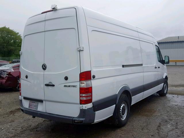 WD3PE8CB2B5594523 - 2011 MERCEDES-BENZ SPRINTER 2 WHITE photo 4