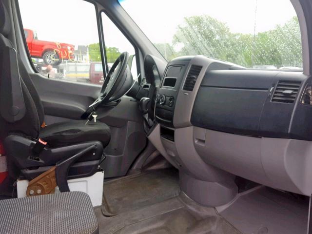 WD3PE8CB2B5594523 - 2011 MERCEDES-BENZ SPRINTER 2 WHITE photo 5