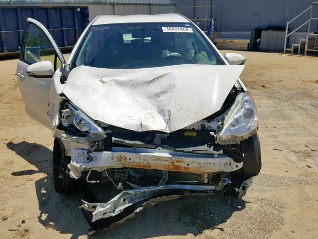 JTDKDTB36E1564002 - 2014 TOYOTA PRIUS C WHITE photo 7