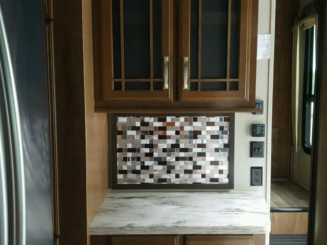 4YDF36621J4700064 - 2018 KEYSTONE MONTANA TAN photo 5