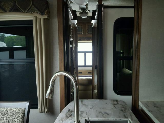 4YDF36621J4700064 - 2018 KEYSTONE MONTANA TAN photo 6