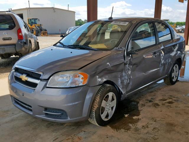 KL1TD5DE9AB124477 - 2010 CHEVROLET AVEO LS GRAY photo 2