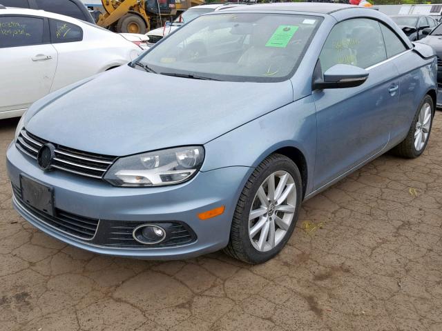 WVWBW8AH6DV007036 - 2013 VOLKSWAGEN EOS KOMFOR BLUE photo 2