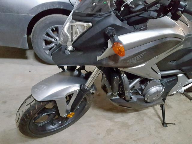 JH2RC6319CK000164 - 2012 HONDA NC700X DCT GRAY photo 9