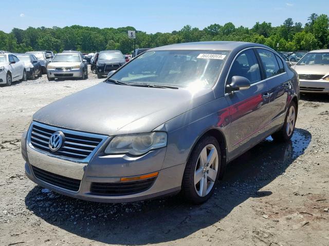 WVWAK93C38E053590 - 2008 VOLKSWAGEN PASSAT KOM GRAY photo 2