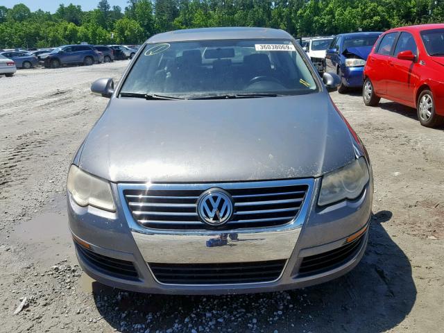 WVWAK93C38E053590 - 2008 VOLKSWAGEN PASSAT KOM GRAY photo 9