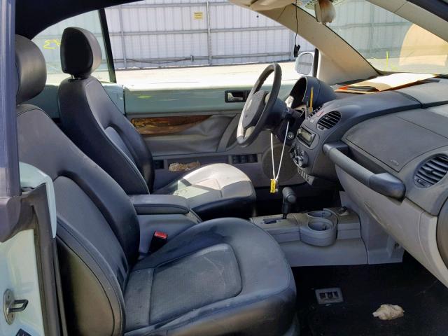 3VWCD31YX4M319817 - 2004 VOLKSWAGEN NEW BEETLE Կապույտ լուսանկար 5