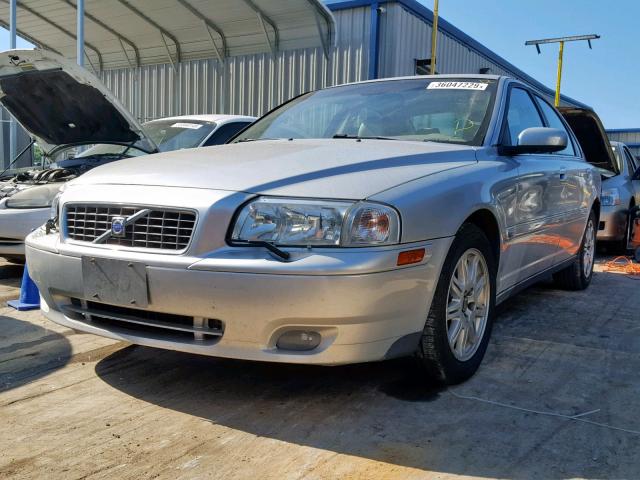 YV1TS592951392688 - 2005 VOLVO S80 2.5T SILVER photo 2