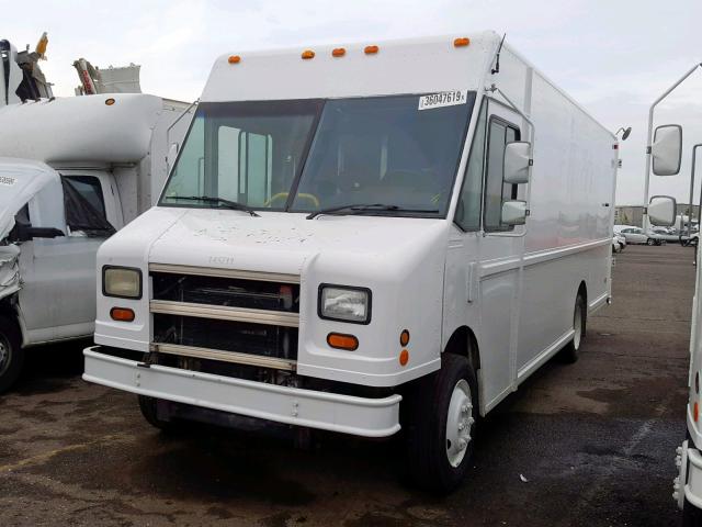 4UZAANBW72CJ89856 - 2002 FREIGHTLINER CHASSIS M WHITE photo 2