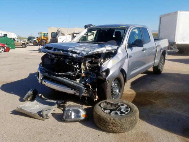 5TFUY5F10JX704568 - 2018 TOYOTA TUNDRA DOUBLE CAB SR/SR5  photo 2