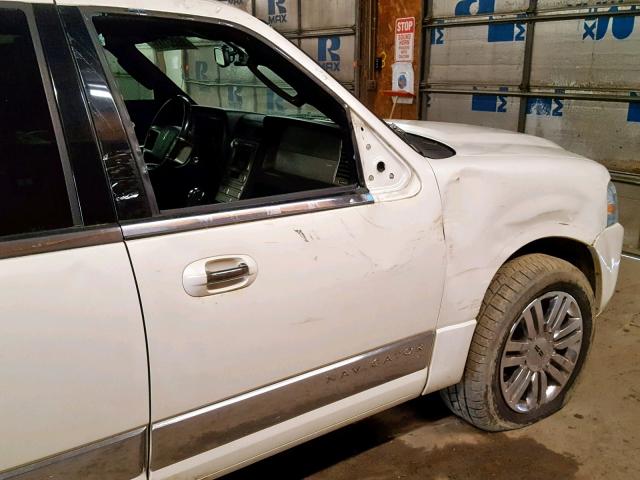 5LMFU285X7LJ08377 - 2007 LINCOLN NAVIGATOR Blanc photo 9