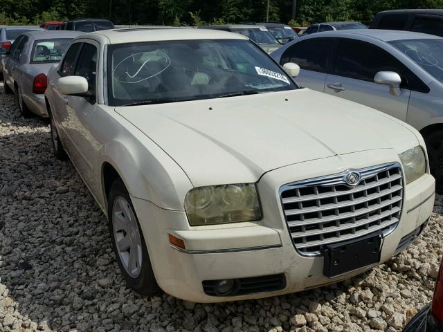 2C3JA53G85H566664 - 2005 CHRYSLER 300 TOURIN CREAM photo 1