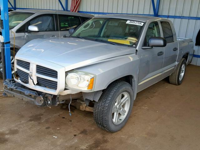 1D7HW48J17S104006 - 2007 DODGE DAKOTA QUA SILVER photo 2