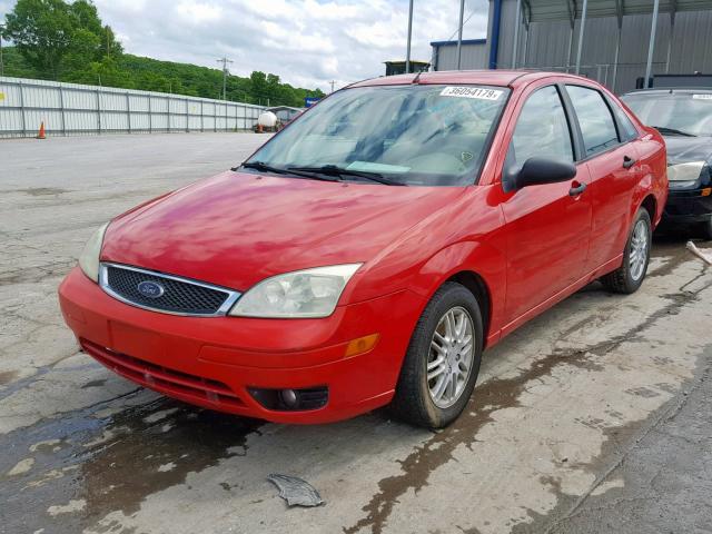 1FAFP34N25W139635 - 2005 FORD FOCUS ZX4 RED photo 2