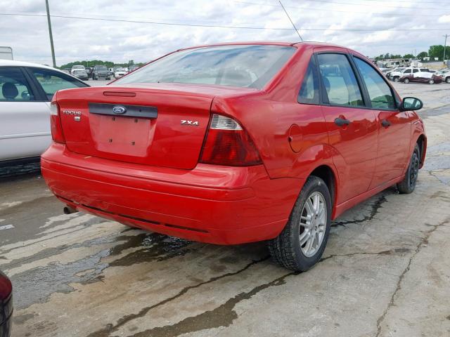 1FAFP34N25W139635 - 2005 FORD FOCUS ZX4 RED photo 4