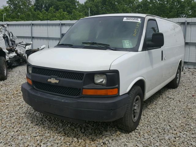 1GCFG15X571216710 - 2007 CHEVROLET EXPRESS G1 WHITE photo 2