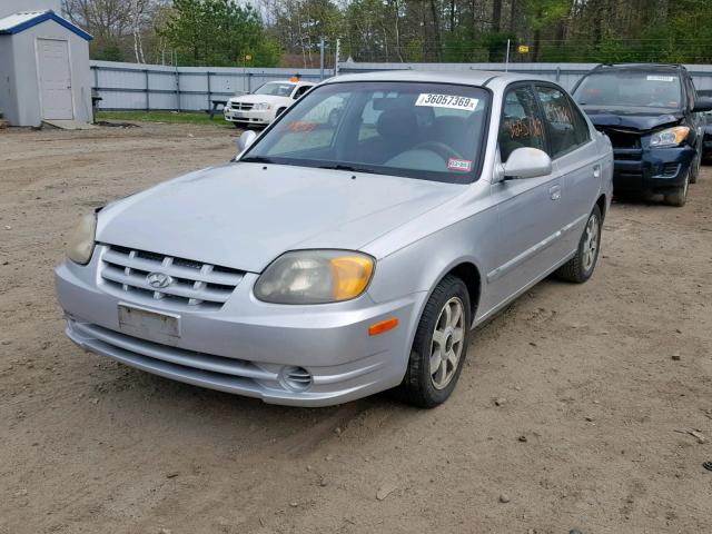 KMHCG45C45U631011 - 2005 HYUNDAI ACCENT GL GRAY photo 2