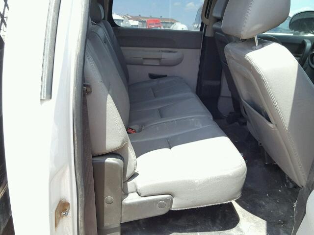 1GD422C85DF215820 - 2013 GMC SIERRA K35 WHITE photo 6