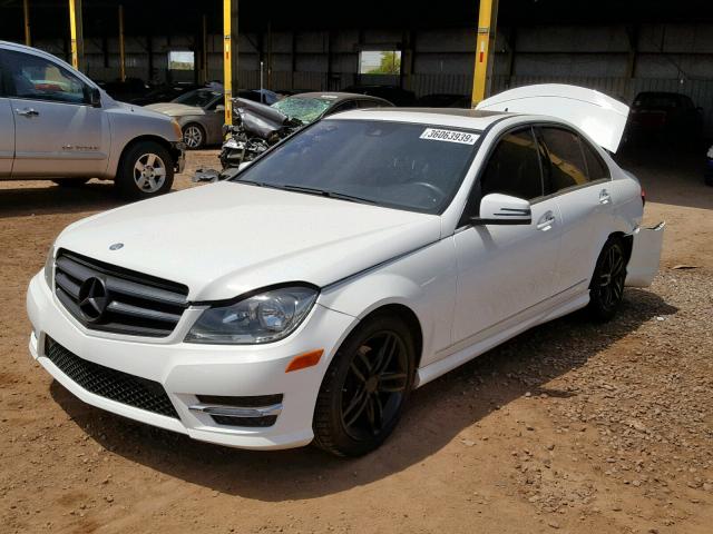 WDDGF4HB2DR298259 - 2013 MERCEDES-BENZ C 250 WHITE photo 2