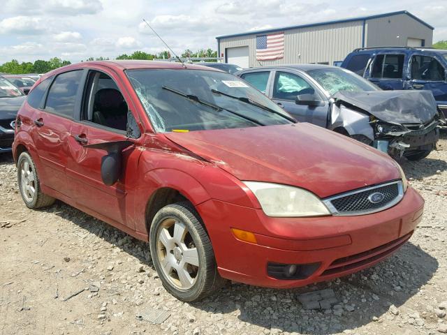 3FAFP37N55R104750 - 2005 FORD FOCUS ZX5 RED photo 1