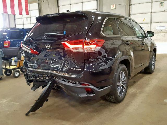 5TDJZRFH7JS834647 - 2018 TOYOTA HIGHLANDER BLACK photo 4