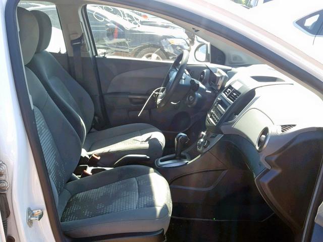 1G1JA6SH2E4232146 - 2014 CHEVROLET SONIC LS WHITE photo 5