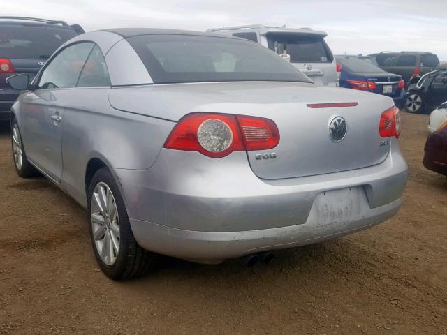 WVWBW7AH3BV004523 - 2011 VOLKSWAGEN EOS KOMFOR SILVER photo 3