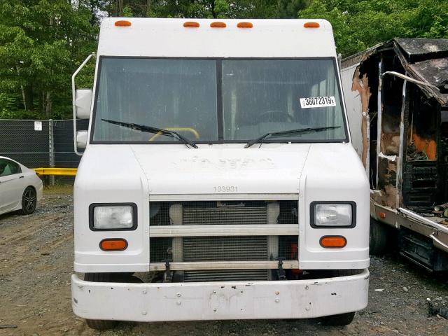 4UZA4FA47WC950520 - 1998 FREIGHTLINER CHASSIS M WHITE photo 9