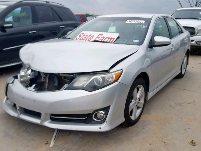 4T1BF1FK6CU153318 - 2012 TOYOTA CAMRY BASE SILVER photo 2