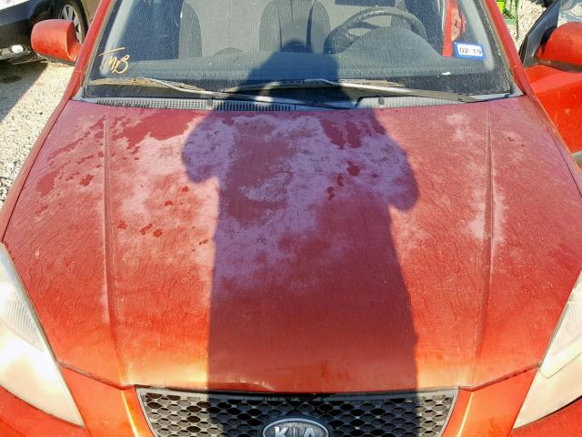 KNADE123X76279607 - 2007 KIA RIO BASE RED photo 7